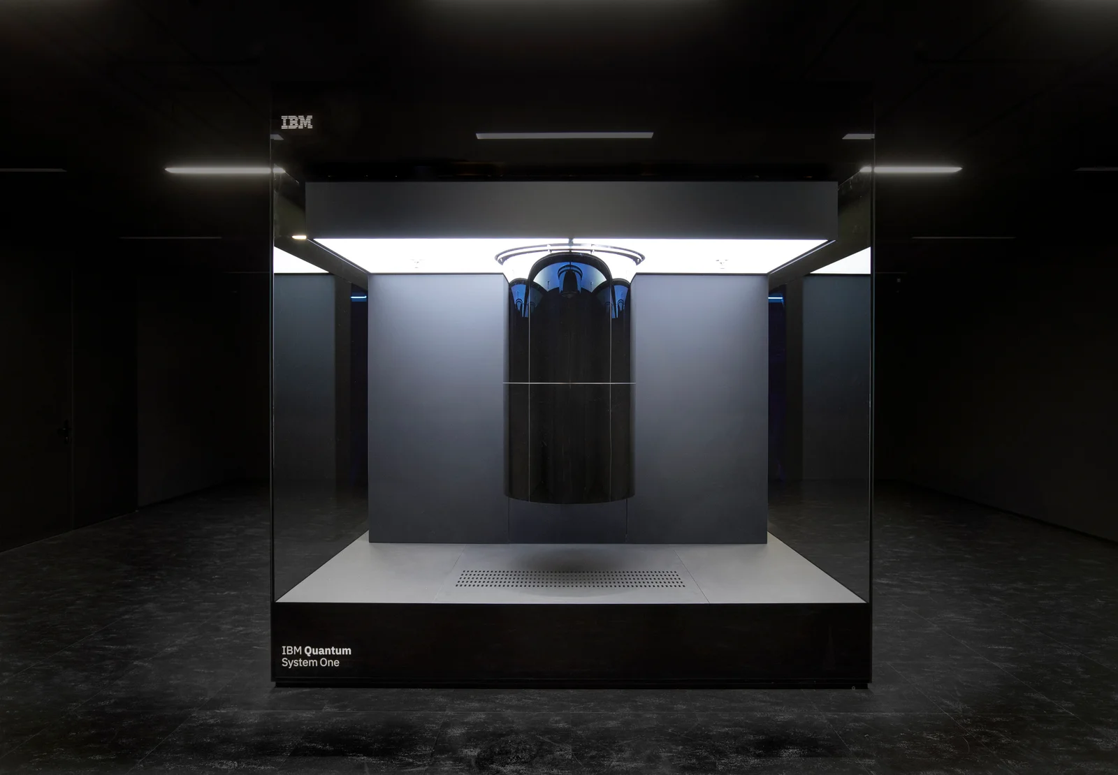 IBM Quantum System One am Fraunhofer-Institut.